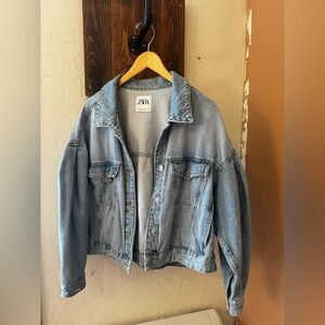 Zara Light Wash Denim Jacket - Women's Boxy Trucker